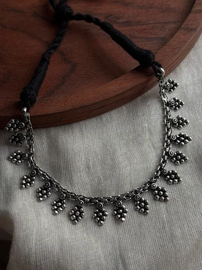 Phool patti choker