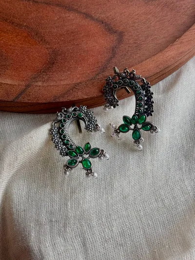 Lotus green stone earcuff