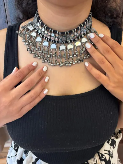 Aaina glass choker