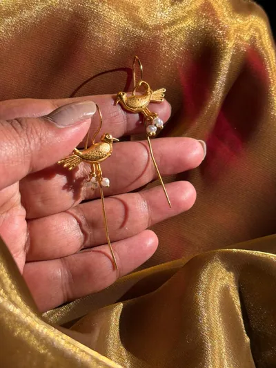 Bird pearl drop earcuff