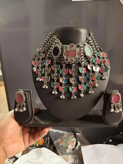 Rangriti choker