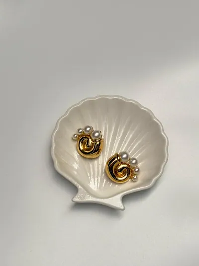 Seep pearl earrings